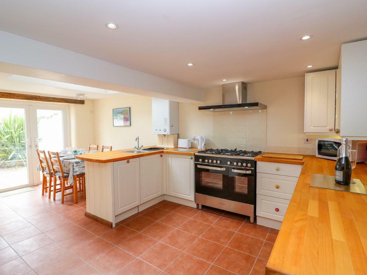 Llety Villa Fishguard Bagian luar foto